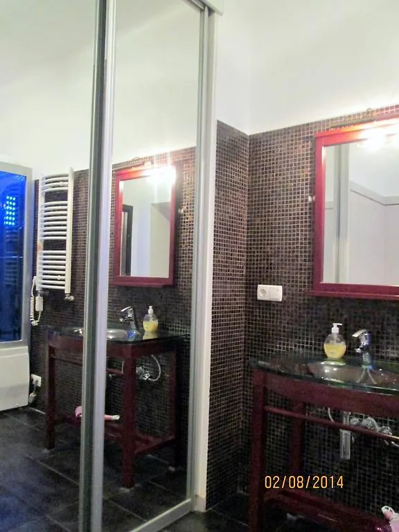 Apartment In The Centre Of 利沃夫 0*,